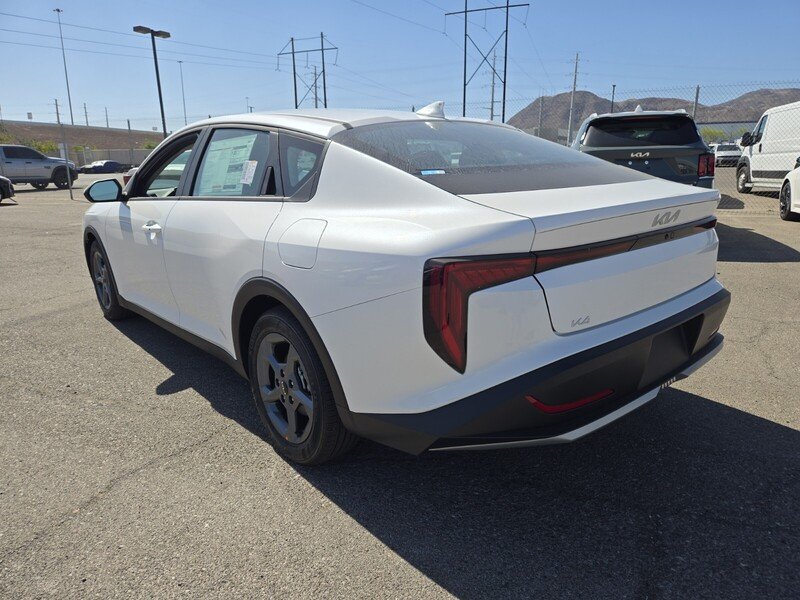 New 2026 Snow White Pearl Kia LXS image 4