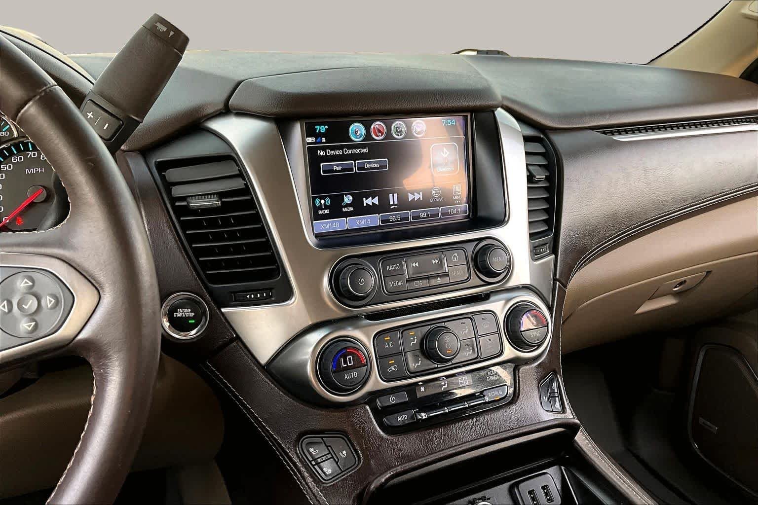Used 2019 Iridescent Pearl Tricoat Chevrolet Premier image 7