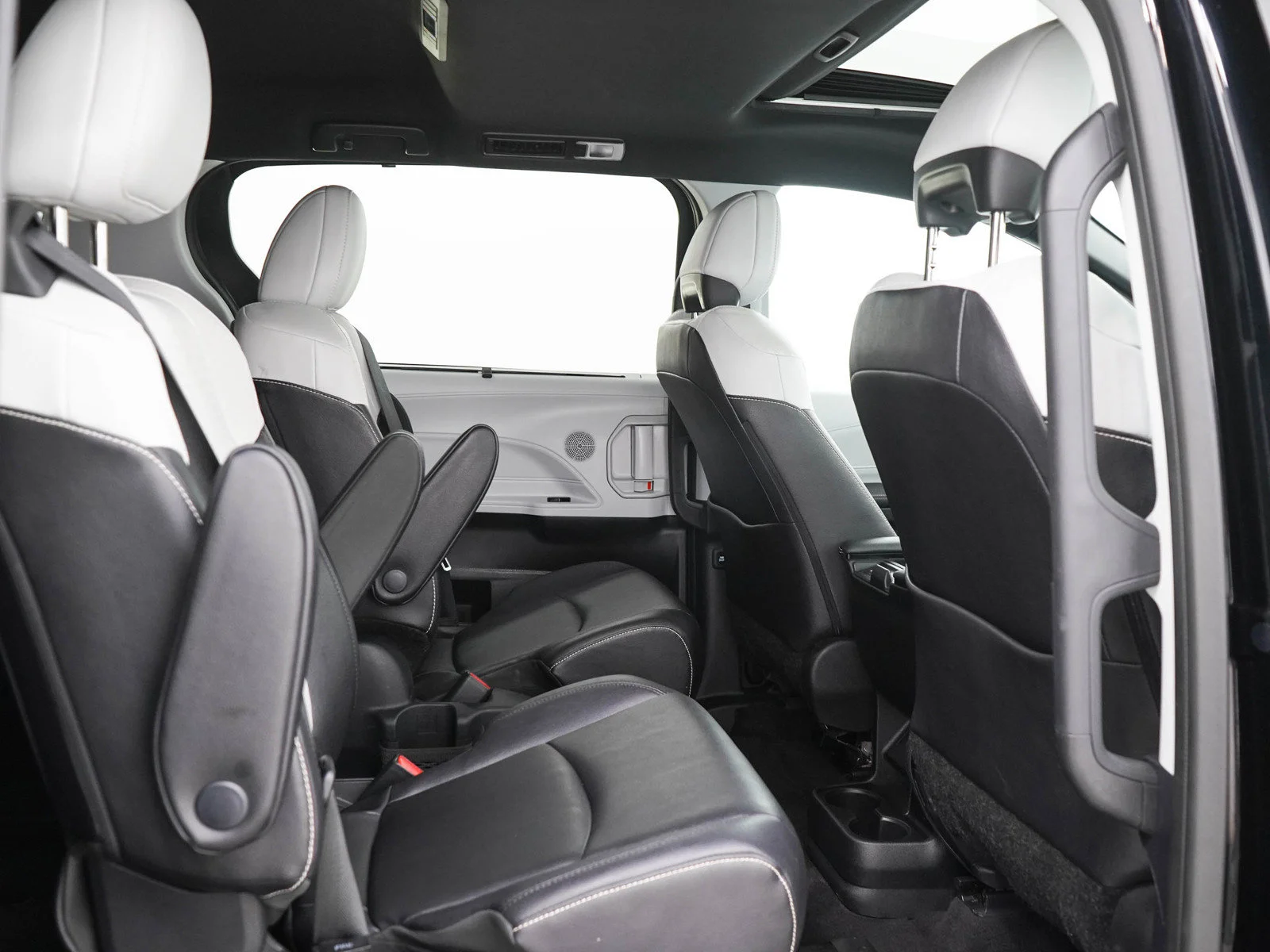 Used 2025  Toyota  image 14