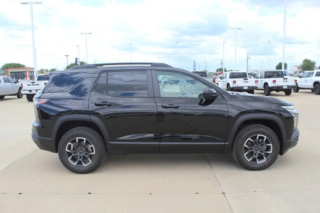 New 2026 Mosaic Black Metallic Chevrolet ACTIV image 2