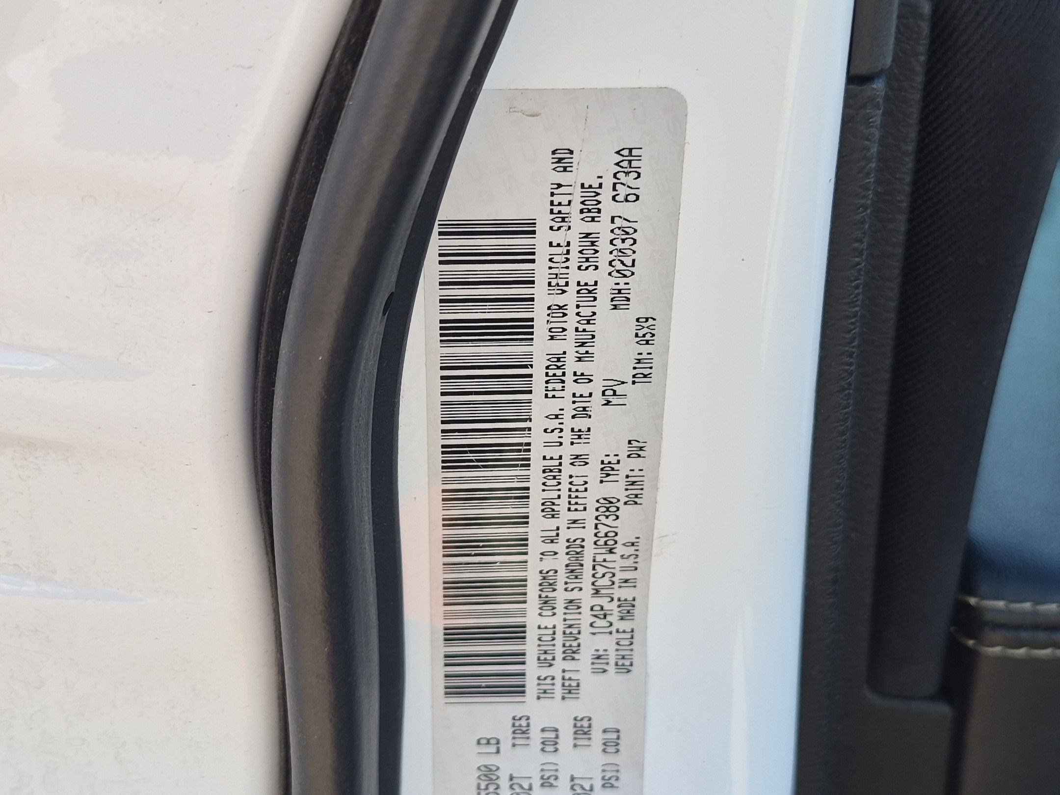 Used 2015 Bright White Clearcoat Jeep Latitude image 31