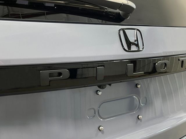 New 2026 Sonic Gray Pearl Honda Touring image 9