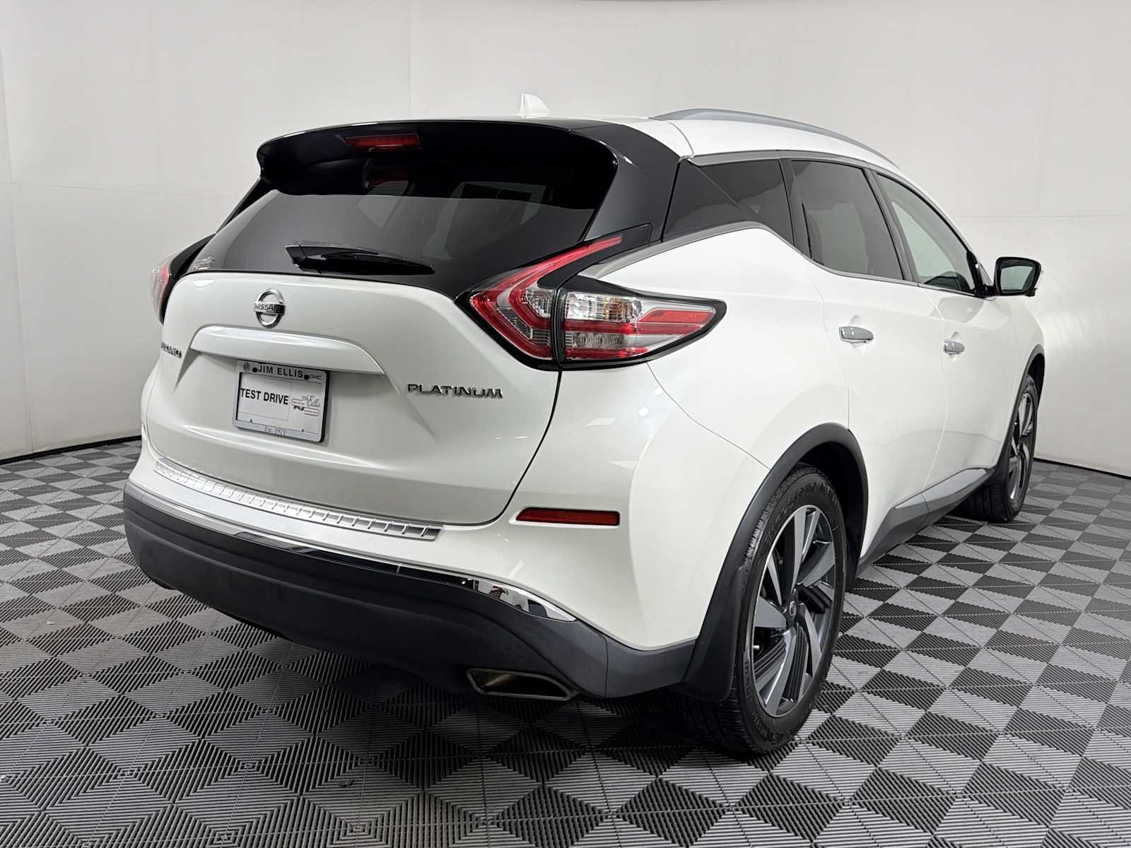 Used 2018 Pearl White Nissan Platinum image 5