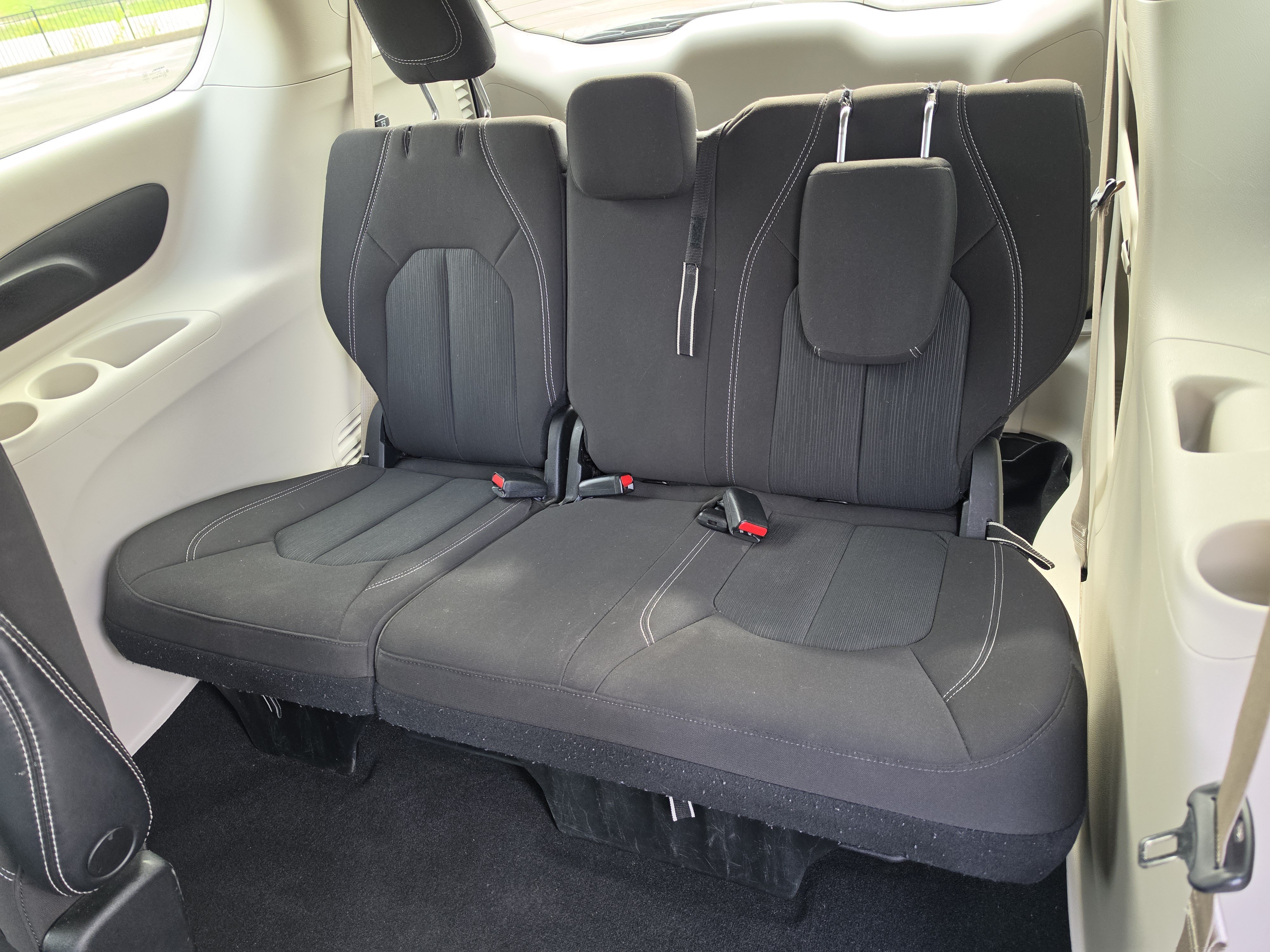 Used 2023 Bright White Clearcoat Chrysler LX image 12