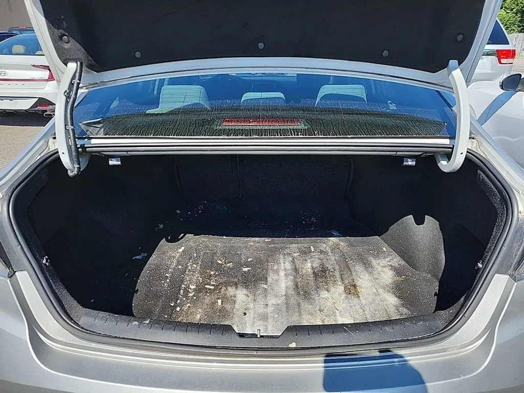 Used 2019 Silver Hyundai SE image 18