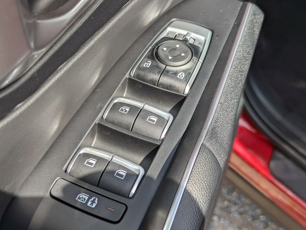 New 2023 RED Kia S FWD image 14