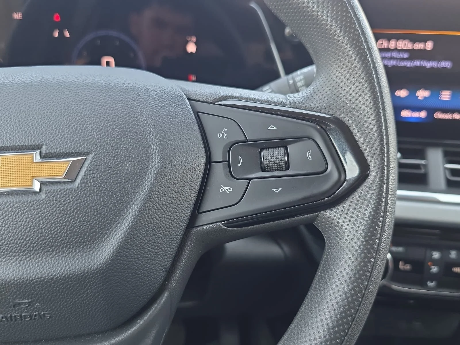 2025 Chevrolet Trax LT - Photo 14