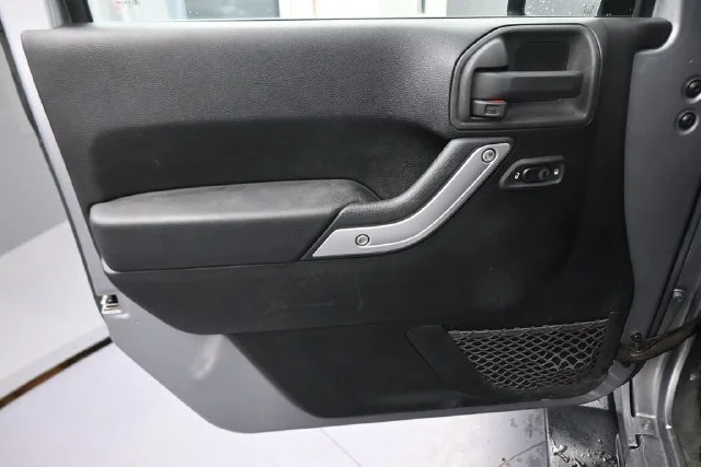 Used 2013 Silver Jeep Sahara image 16