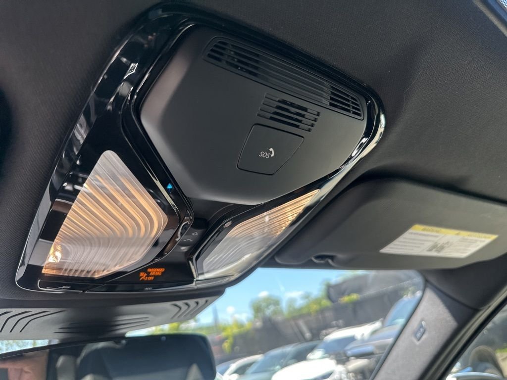 Used 2023 White BMW xDrive30i image 19
