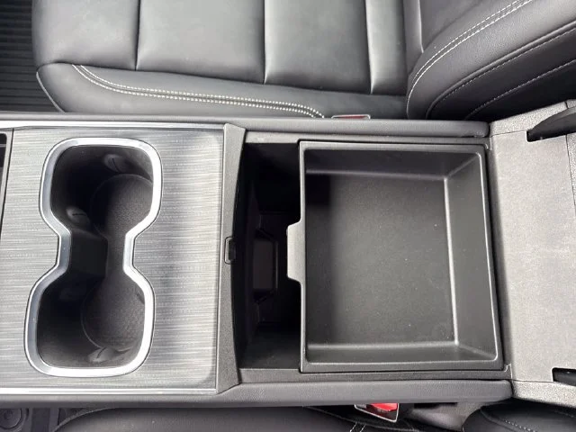 Used 2025 Sterling Metallic GMC Elevation image 30
