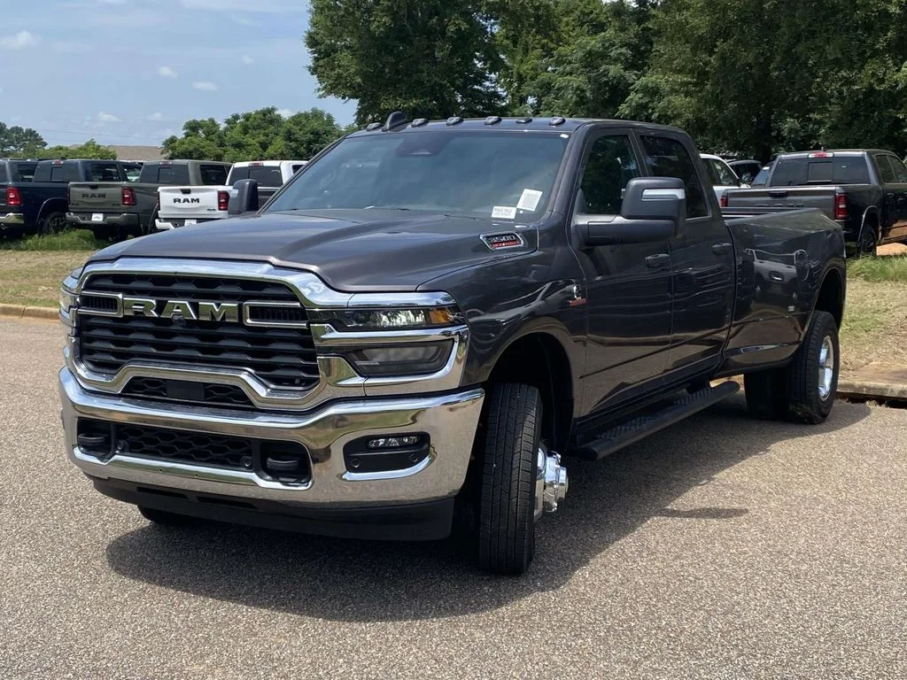 New 2026 Granite Crystal Metallic Clear-Coat Exterior Paint RAM Tradesman image 3