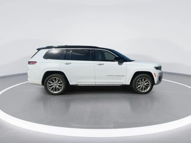 Used 2025 White Jeep Summit image 12