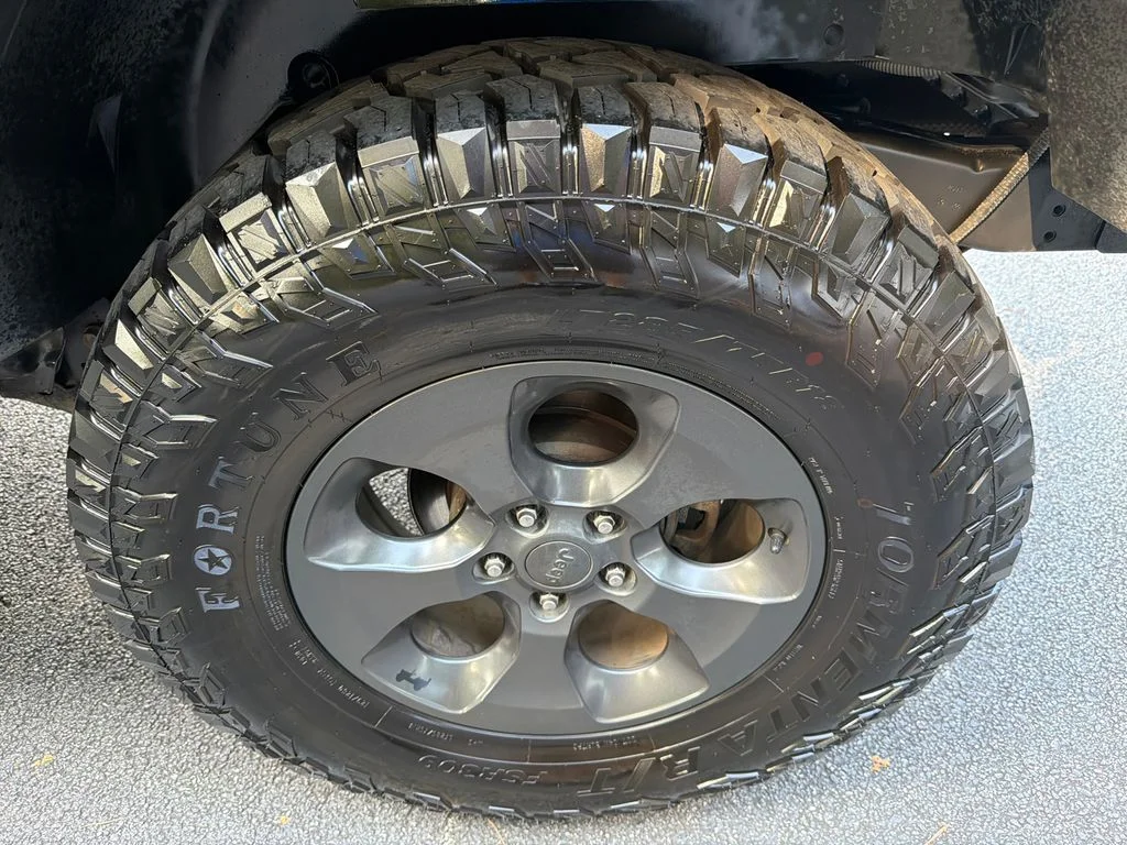 Used 2017 Gray Jeep Sport image 18