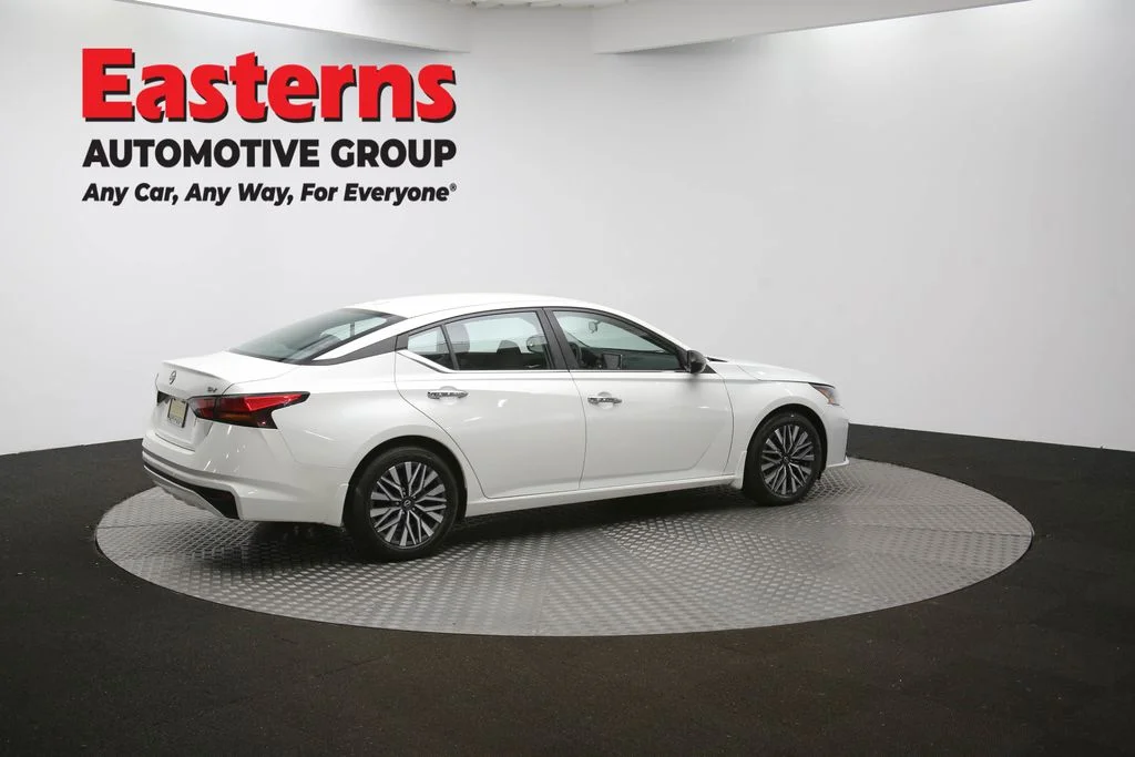 Used 2024 White Nissan 2.5 SV image 41