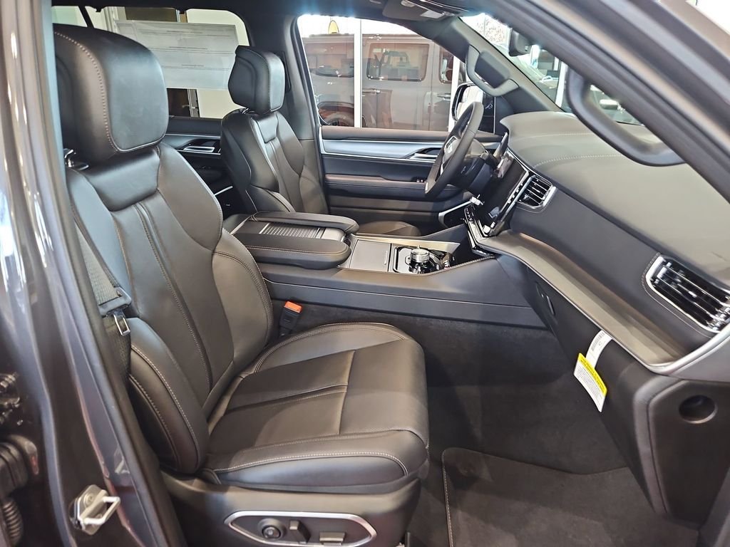 New 2026 Baltic-Gray Metallic Clear-Coat Exterior Paint Jeep Limited Reserve image 28