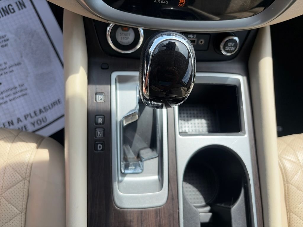 Used 2024 Pearl White Nissan Platinum image 25