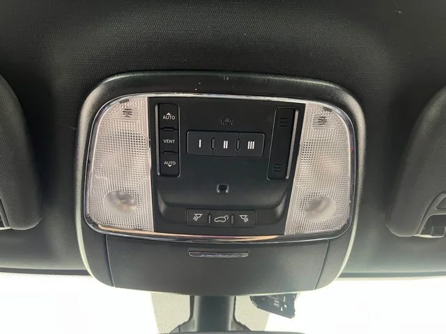 Used 2020 White/off-white Dodge R/T image 37