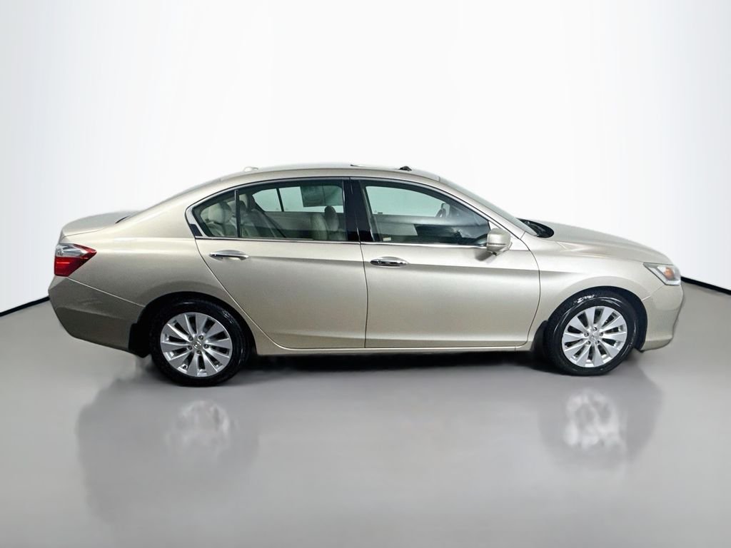 Used 2014 Champagne Frost Pearl Honda EX-L image 8