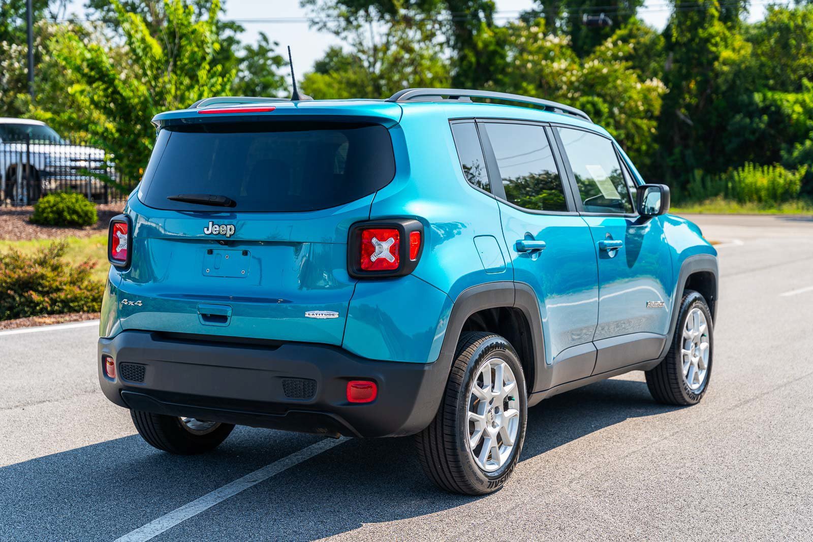 Used 2022 Teal Jeep Latitude image 6