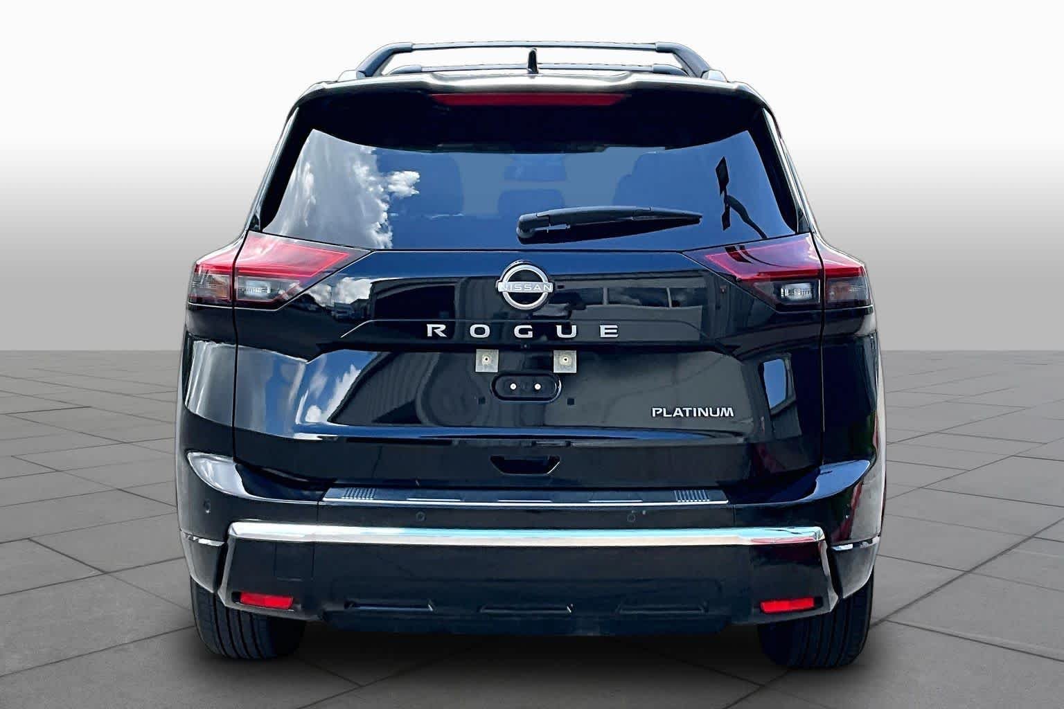Used 2025 Super Black Nissan Platinum image 5