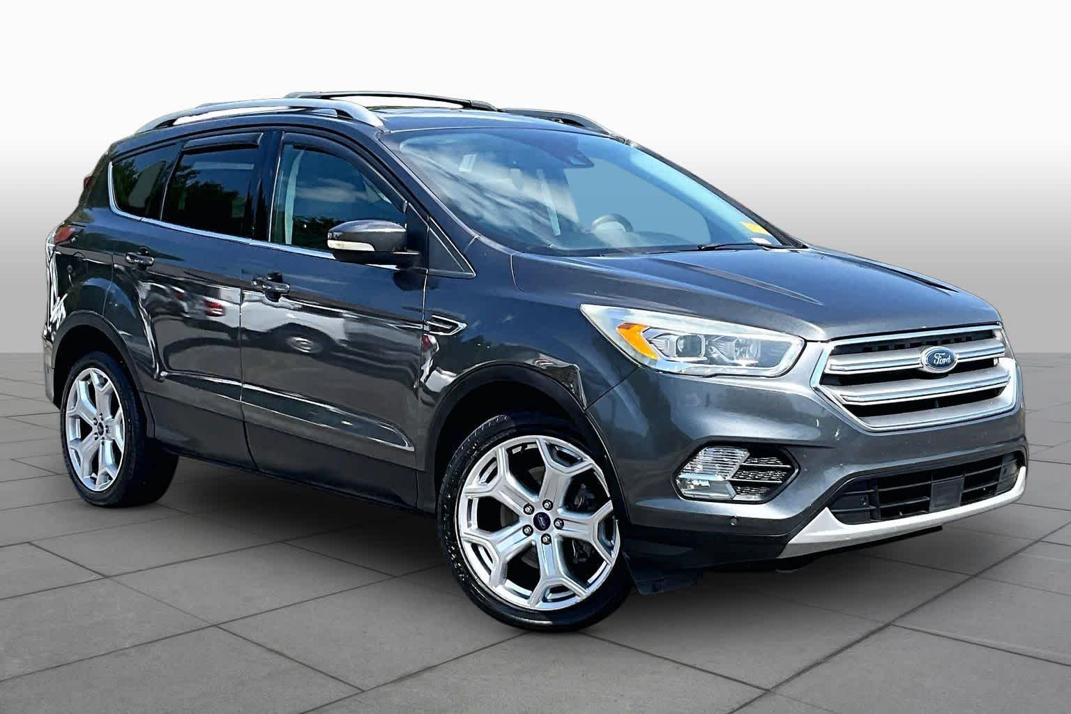Used 2017 Magnetic Ford Titanium image 3