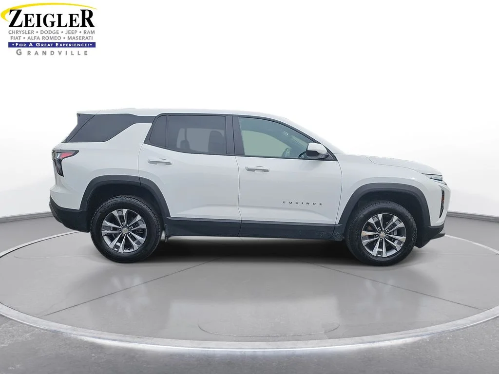Used 2025 White Chevrolet LT image 4