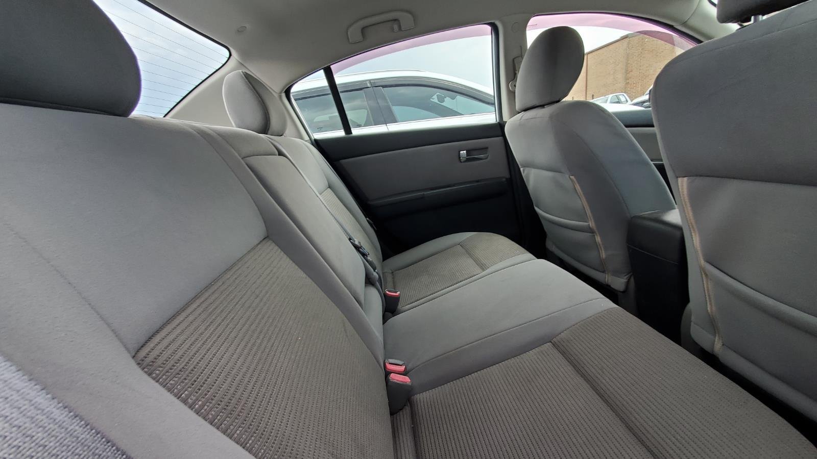 Used 2010 Brilliant Silver Nissan 2.0 SR image 6