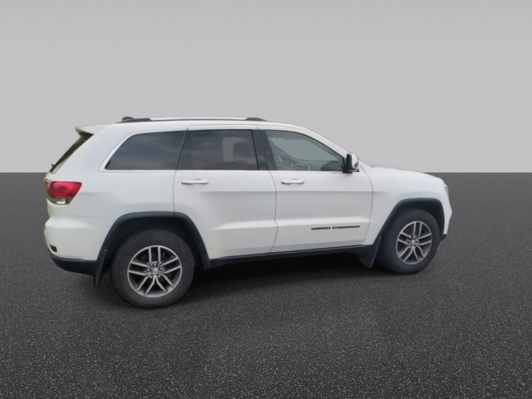Used 2018 Bright White Clearcoat Jeep Limited image 9