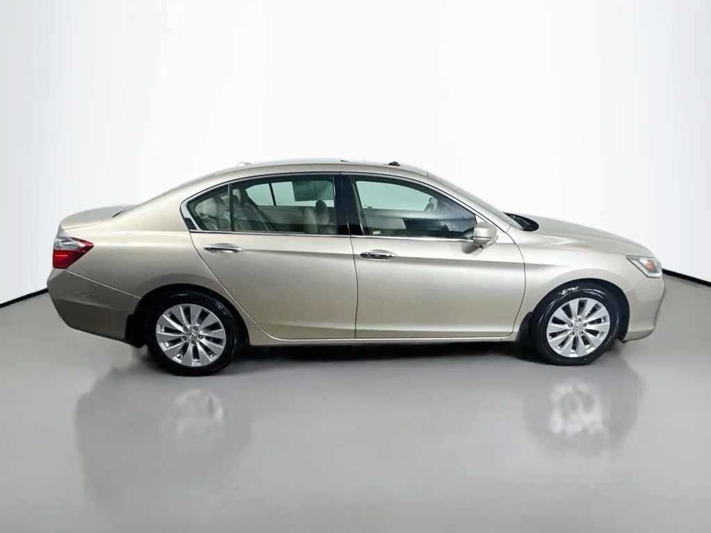 Used 2014 Champagne Frost Pearl Honda EX-L image 8