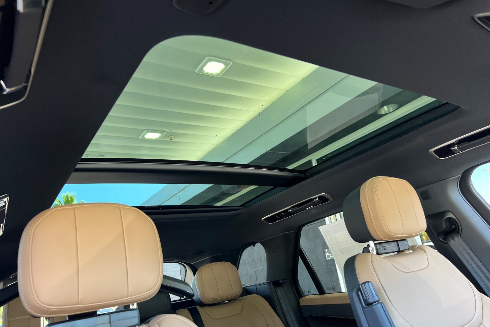 New 2026 Varesine Blue Land Rover Dynamic SE image 16