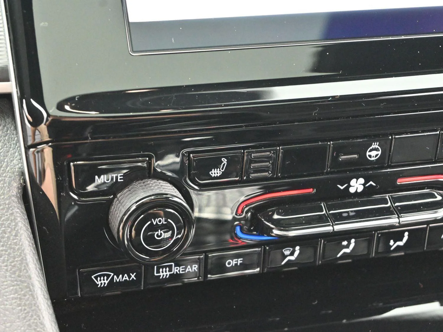 Used 2023 White Jeep Altitude image 21