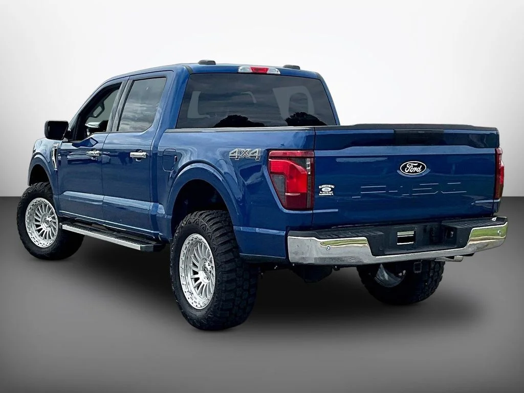 Used 2025 Blue Ford XLT image 4