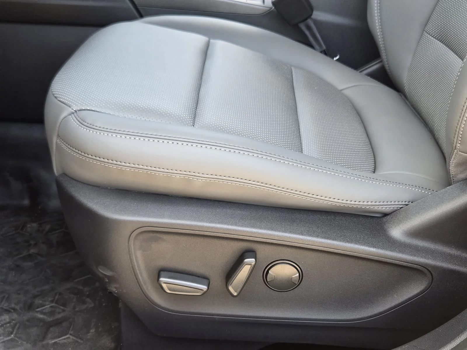 New 2026 Oxford White Ford Badlands® image 16