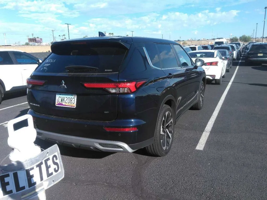 Used 2024  Mitsubishi  image 2