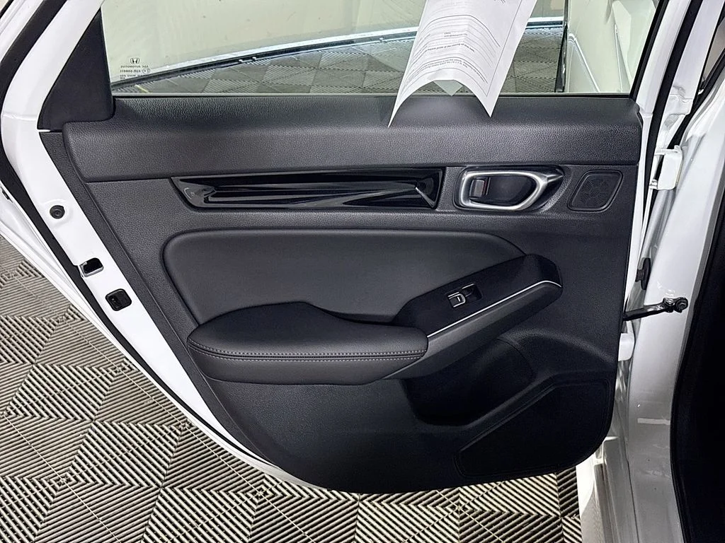 Used 2025  Honda Sport image 20