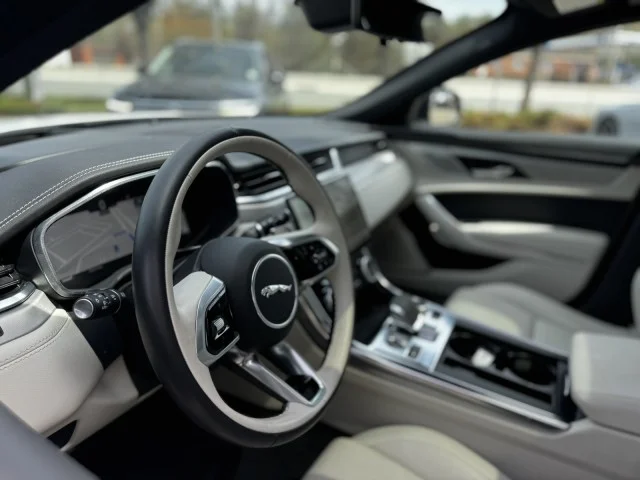 2024 Jaguar XF R-Dynamic SE - Photo 19