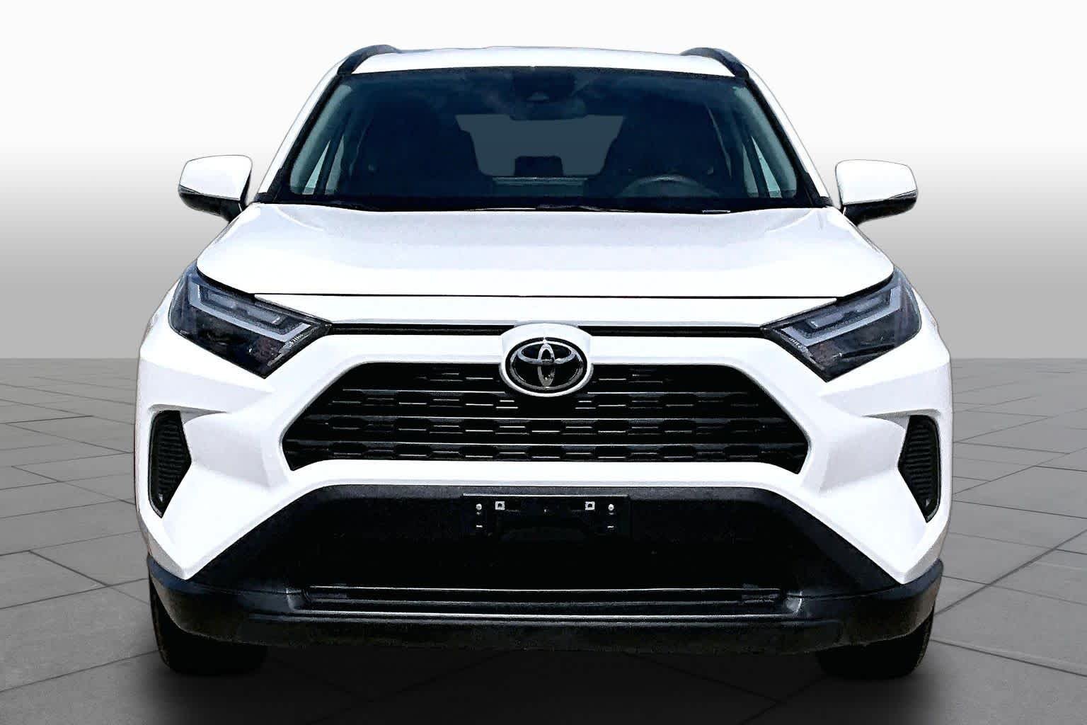 Used 2025 Ice Cap Toyota XLE image 4