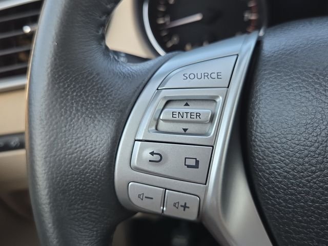 Used 2016 Pearl White Nissan SL image 18