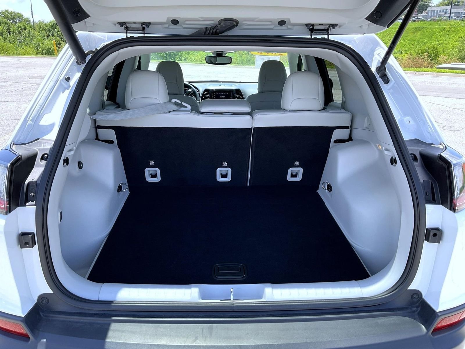 Used 2019 White Jeep Limited image 21