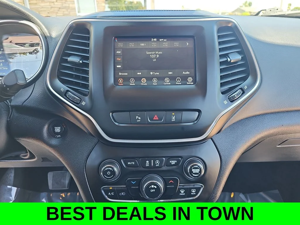 Used 2021 Silver Jeep Latitude Plus image 19