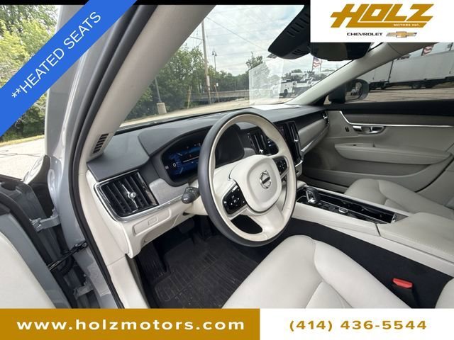 Used 2025 Gray Volvo Plus, B6 AWD Gas (mild hybrid) image 11