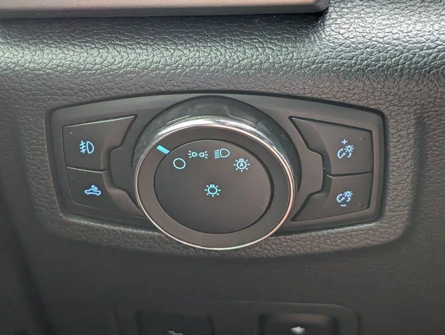 Used 2022 White Metallic Ford Lariat image 26