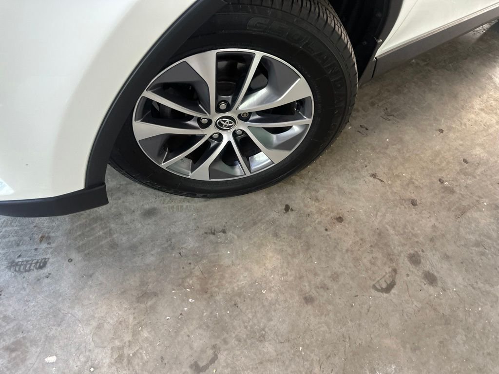 Used 2016 White Toyota XLE image 2