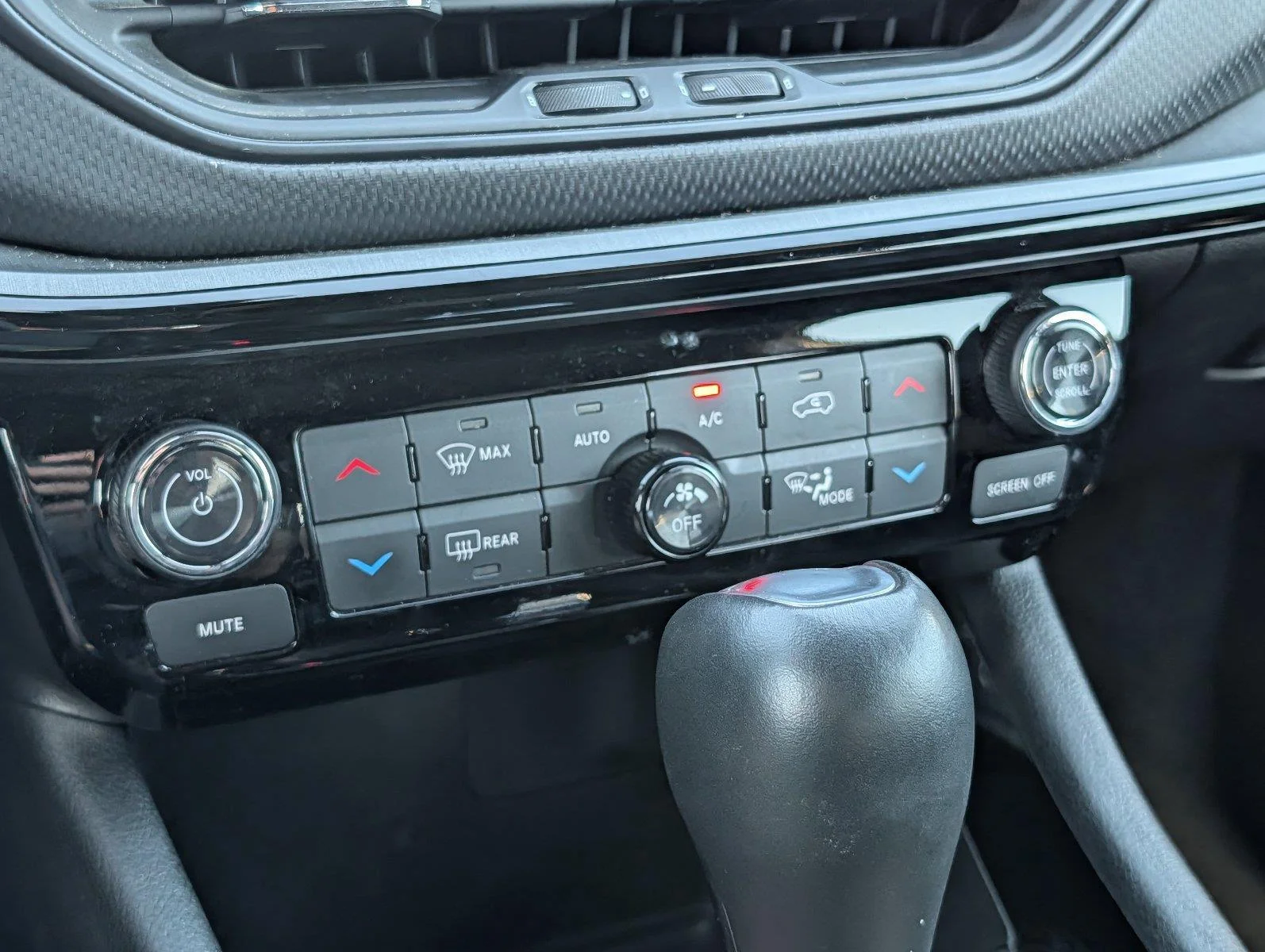 Used 2025 Silver Zynith Metallic Clearcoat Jeep Trailhawk image 18
