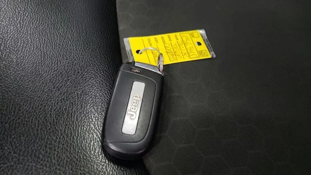 Used 2018 Black Jeep Latitude image 22