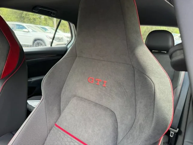 New 2026 White Pearl Volkswagen SE image 22
