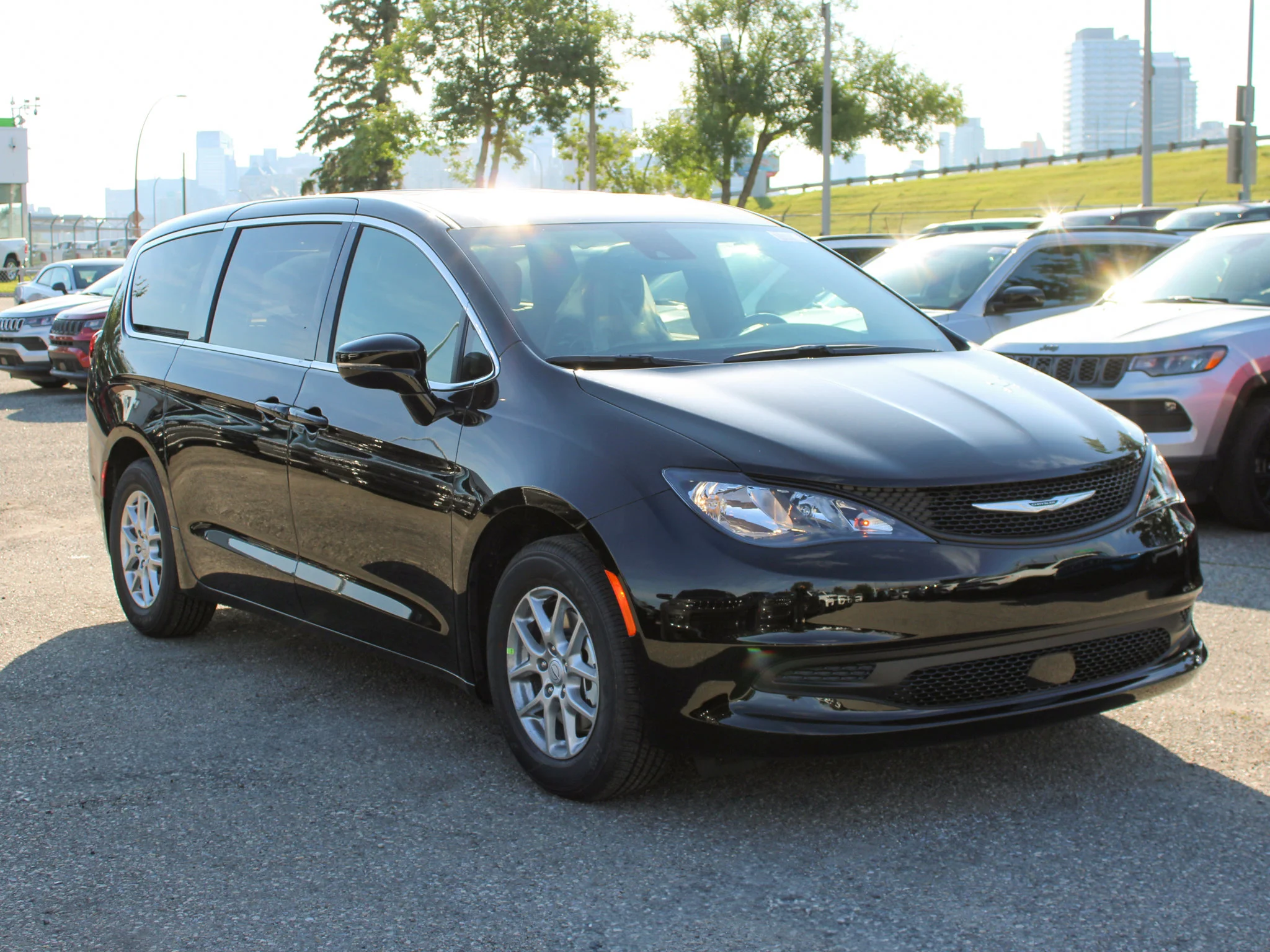 Used 2025 Black Chrysler SXT*, Heated Leather, Remote Start, Apple CarPlay image 5