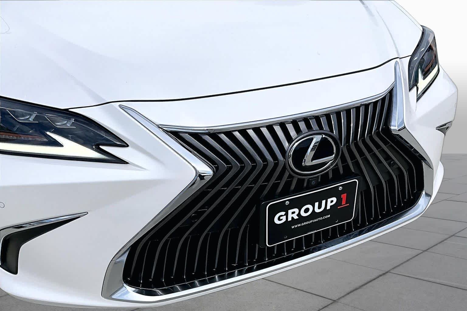 Used 2019 Eminent White Pearl Lexus Ultra Luxury image 28