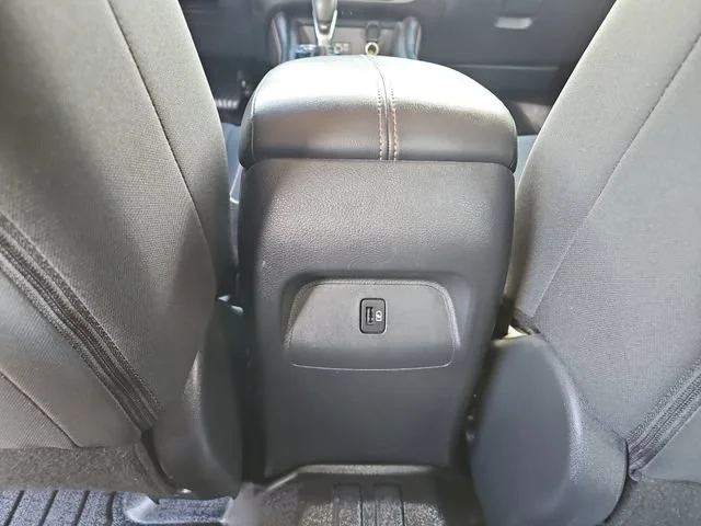 Used 2022  Nissan SR image 12