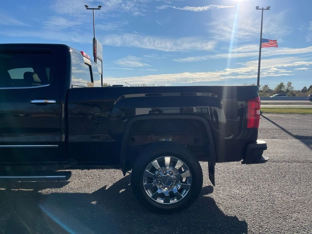 Used 2016 Black GMC Denali image 9
